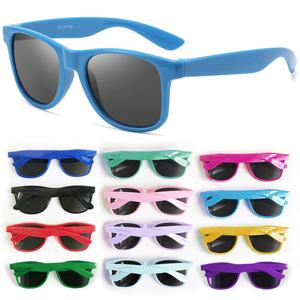 Солнцезащитные очки оптом с логотипом на заказ, UV400, для женщин и мужчин, по низкой цене, рекламные очки - Product Image 1