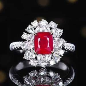 Bague en rubis sang de pigeon non chauffé de 1,54 carat, taille coussin, pierre précieuse naturelle du Mozambique avec 46 diamants sertis dans de l'or 18 carats - Product Image 1