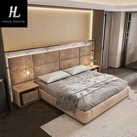 Italienisches Luxuriöses Modernes Schlafzimmer-Doppelbett Hochwertiges Villen-Lederbett mit Breitem Kopfteil