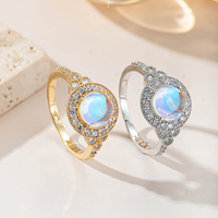 Bague plaquée or éblouissante et charmante avec cabochon en pierre de lune, halo de zircone cubique, grappe triangulaire et perles serties, bijou pour femme, cadeau