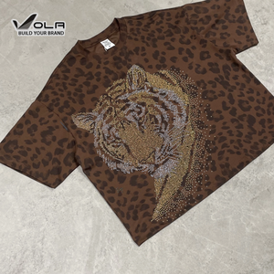 OLa-240G Özel Tasarım <span class=keywords><strong>Rhinestone</strong></span> Vintage Leopar Desenli Isı Transfer Baskılı Bisiklet Yaka Tişört Oversize Rahat Bol Kesim Kırpılmış Tişört - Product Image 1