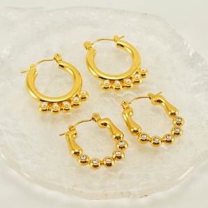 Boucles d'oreilles créoles en acier inoxydable 316L anti-ternissement pour femme, plaquées or 18 carats, style bohème, avec pendentif à pois - Product Image 3