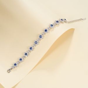 Bracelet tendance en argent 925 avec saphir cultivé, forme de fleur brillante, excellent cadeau pour les anniversaires des filles et les occasions quotidiennes - Product Image 2