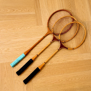 Raquette de badminton en bois unisexe, personnalisable, toutes tailles et couleurs, avec poignée souple antidérapante, filet rigide et logo personnalisé - Product Image 1