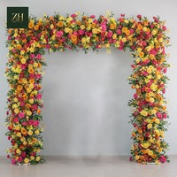 Arche florale carrée artificielle bordeaux faite à la main, idéale pour les mariages en extérieur et la décoration d'événements