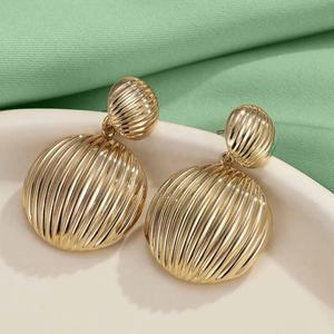 Pendientes Largos de Mujer, Elegantes y Modernos, Chapados en Oro, Diseño Geométrico Simple, Versátil y Creativo, Estilo Europeo Americano - Product Image 5