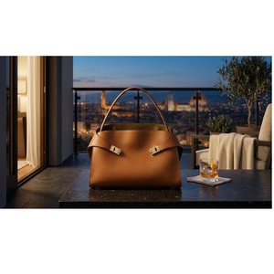 Sac de soirée en cuir de luxe pour femmes avec fermeture métallique élégante et fonctionnalité pour mariage/fête, disponible à prix abordable - Product Image 1