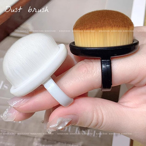 1Pc <span class=keywords><strong>Brosse</strong></span> de nettoyage de <span class=keywords><strong>la</strong></span> poussière pour l'art des ongles en plastique <span class=keywords><strong>Brosse</strong></span> à <span class=keywords><strong>boucle</strong></span> <span class=keywords><strong>Brosse</strong></span> ovale pour le nettoyage de <span class=keywords><strong>la</strong></span> poussière de gel <span class=keywords><strong>Brosse</strong></span> en forme d'anneau pour le maquillage Outils de manucure - Product Image 2