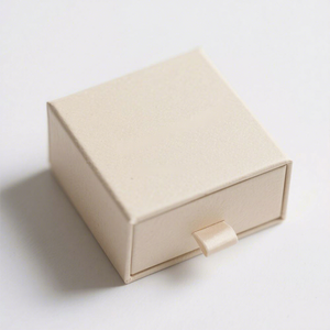 Boîte à bijoux tendance en papier recyclable, emballage cadeau fait main avec tiroir coulissant pour collier et bague FX - Product Image 2