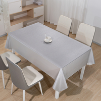 Nappe rectangulaire en PVC brillant couleur or champagne RNPT, imperméable, résistante à l'huile et aux taches, idéale pour les salons professionnels.