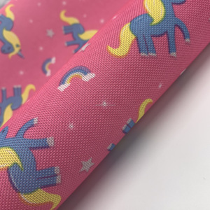 Bon prix Tissu polyester enduit de PVC imprimé <span class=keywords><strong>licorne</strong></span> imperméable et extensible pour les sacs des filles - Product Image 4