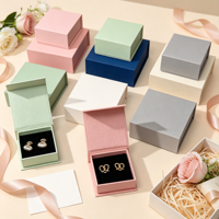 Boîte à bijoux magnétique à couvercle rabattable, boîte cadeau texturée en relief pour bague, boucles d'oreilles, collier, bracelet, idéale pour l'emballage de cadeaux pour amis