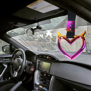 Poignée de traction intérieure de voiture JDM en alliage d'aluminium, motif Cœur et Corne de Diable, dégradé rose-violet, avec anneau de suspension - Product Image 1