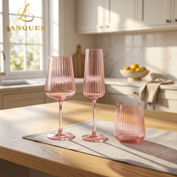 Ensemble de verrerie Lanques Durable en verre rose poudré avec bande dorée, soufflé à la machine, à rayures verticales, verres à vin rosé optiques pour flûte