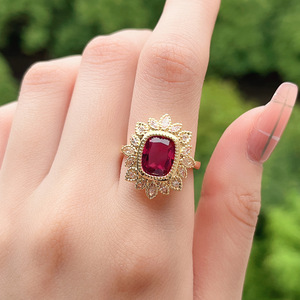 Anello con Accento in Cristallo Rosso per Donne, Tono Dorato, Elegante Anello alla Moda per Uso Quotidiano e Feste - Product Image 4