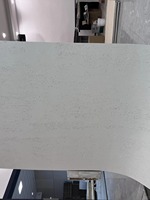 Panel Dinding Batu Travertine Berpori, Bertekstur Linear Tanpa Sambungan, Melengkung, untuk Interior Komersial, Latar Belakang Fleksibel