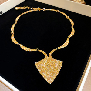 Moyamiya Mid-Age Vintage Kristall/Strass-Besetzte Geometrische Ovale Ohrringe Halskette Leichter Luxus Nischen-Schlüsselbeinkette - Product Image 6