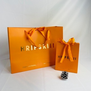 Sac cadeau en papier kraft blanc de luxe imprimé sur mesure avec poignée longue, sac de shopping avec votre propre logo, recyclable, CMJN 4 couleurs - Product Image 5