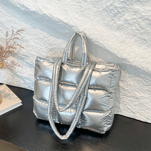 Bolso tote metálico acolchado, bolso de mano tipo nube, bolso de hombro de gran capacidad para mujer, uso diario - Product Image 5