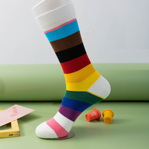 2023 New <span class=keywords><strong>Fancy</strong></span> Mới Lạ Cầu Vồng sọc Dot gân tùy chỉnh cotton Crew gay niềm tự hào vớ bán buôn - Product Image 5