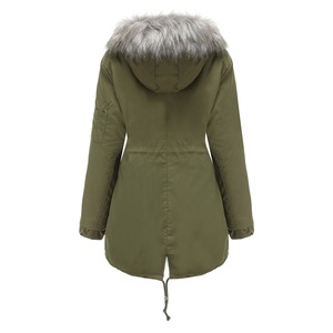 Manteau bouffant épais d'hiver pour femmes grande taille avec logo personnalisé <span class=keywords><strong>veste</strong></span> parka chaude doublée en polaire avec capuche en <span class=keywords><strong>fourrure</strong></span> - Product Image 2