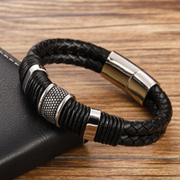 Bracelet en cuir double corde noir texturé avec accent barillet et fermoir magnétique