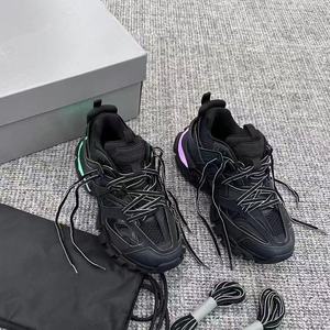 Zapatos Deportivos Transpirables de Malla Negra de Alta Gama, con Luces LED, Diseño Moderno, Hechos a Medida para Hombre - Product Image 3