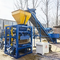 Machine à blocs de béton semi-automatique QT4-24 avec force de vibration réglable pour une densité de briques personnalisée