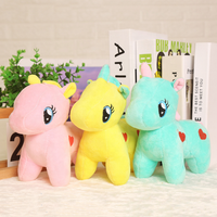 Vente en gros de petite poupée en peluche personnalisée Machine à griffes mignonne Mini peluche fournie par le fabricant Animal en peluche