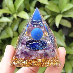 Pyramide en résine de galets de cristal, ornement de bureau artisanal en époxy, décoration d'aquarium, sphère de lapis-lazuli, vortex d'améthyste, cadeau - Product Image 4