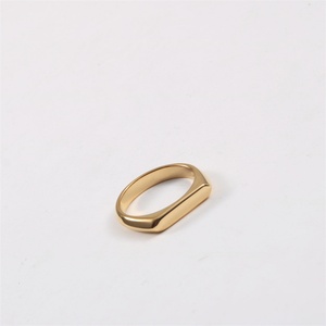 แหวนสแตนเลสสตีลเรียบง่าย ชุบทองรูปตัว D สำหรับใส่เป็นต่างหู - Product Image 2