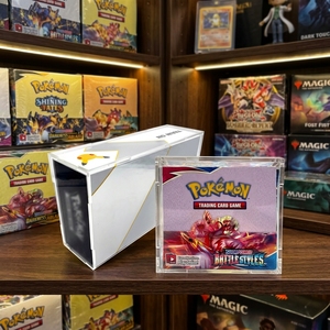 Boîte de rangement en acrylique pour boosters Pokémon de qualité supérieure, vente en gros, design personnalisé avec assemblage magnétique à vis N52 poli - Product Image 2