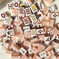 Mahjong-tegels roze Amerikaans 4-laags acryl parel gegraveerd fruit Mah Jongg set voor vrouwen groothandel bulk aangepaste OEM cadeau