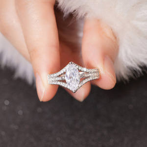 Anello Geometrico Impilabile Marquise, Design Creativo per Donne - Product Image 2