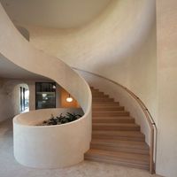 Escalier en volant ultra moderne et courbé, conçu pour les penthouse de grande hauteur