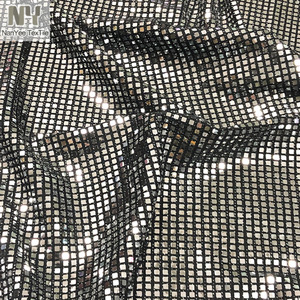Nanyee Textil Reflectante Espejo Plata <span class=keywords><strong>Pegado</strong></span> Lentejuelas 4 Way Spandex Glitter Knit Fabric Pequeño Cuadrado Confeti - Product Image 1