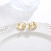 Boucles d'oreilles clous Huggie Mylove personnalisées de luxe en laiton plaqué or 18 carats avec os de serpent et baguette CZ, pour femmes, tige en argent S925, vente en gros