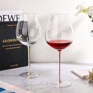 Ensemble <span class=keywords><strong>de</strong></span> verres à <span class=keywords><strong>vin</strong></span> Bordeaux modernes faits à la main pour hôtels et clubs avec un design <span class=keywords><strong>de</strong></span> tige transparente - Product Image 3