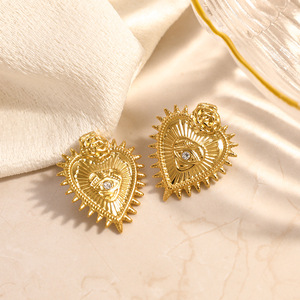 Boucles d'oreilles clous en forme de cœur plaqué or 18 carats, serti clos œil maléfique, style gothique rétro, bijoux de mode - Product Image 2