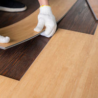 Carreaux de panneaux de bois en vinyle de luxe Adhésif à dos sec Auto-installation Revêtement de sol en PVC de 3mm pour chambres à coucher Autocollants en grain de bois Comme une pierre