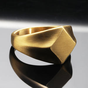 2026 Nieuw ontwerp mat geborsteld zwart verguld diamantvormige geometrische ringen van roestvrij staal, graveerbaar met aangepast logo/tekst - Product Image 2