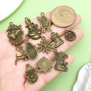 Colgantes de aleación de bronce antiguo de Navidad con formas variadas para accesorios de joyería DIY - Product Image 1