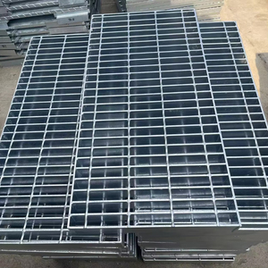 Plancher extérieur robuste en <span class=keywords><strong>acier</strong></span> inoxydable perforé à barres croisées torsadées carrées modernes <span class=keywords><strong>30x30</strong></span>, galvanisé à chaud, anti-corrosion - Product Image 3