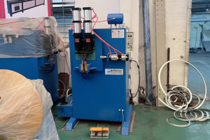 स्टील बट वेल्डिंग मशीन गोल फ्लैंज मशीन - Product Image 2