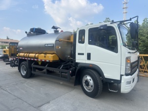 Distributeur d'asphalte 6m³ XLS603 XZJ5121GLQ, pulvérisateur de <span class=keywords><strong>bitume</strong></span> sur remorque avec télécommande sans fil et flèche de pulvérisation étendue - Product Image 1