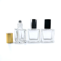 Flacon compte-gouttes plat transparent en verre de 10 ml et 20 ml pour parfum et attar, avec bille métallique et capuchon en aluminium, idéal pour les huiles essentielles et les sérums de soin.