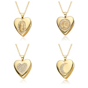 KOMI Collier pendentif avec cadre photo plaqué or 18 ct CZ Love Heat pour femme avec médaillons cœur vierge marie pour femme - Product Image 1