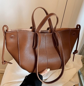 <span class=keywords><strong>Sac</strong></span> fourre-tout à bandoulière de style français en cuir PU imperméable, motif grain de litchi, simple, décontracté, grande capacité, avec surpiqûres - Product Image 1