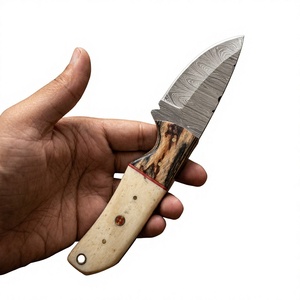 Cuchillo de caza y camping personalizable DIY con hoja fija de acero de Damasco forjado, punta de gota, dureza 58-60 y mango de madera Pakka azul - Product Image 1