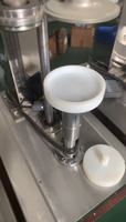 Machine de scellage de canettes semi-automatique en acier inoxydable LK-BCS pour canettes de boissons en verre et en plastique